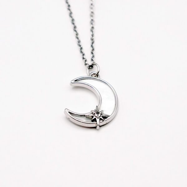 گردنبند طرح ماه