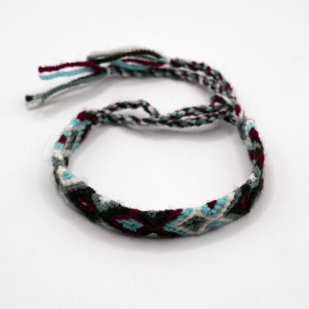 دستبند بافتنی طرحدار
