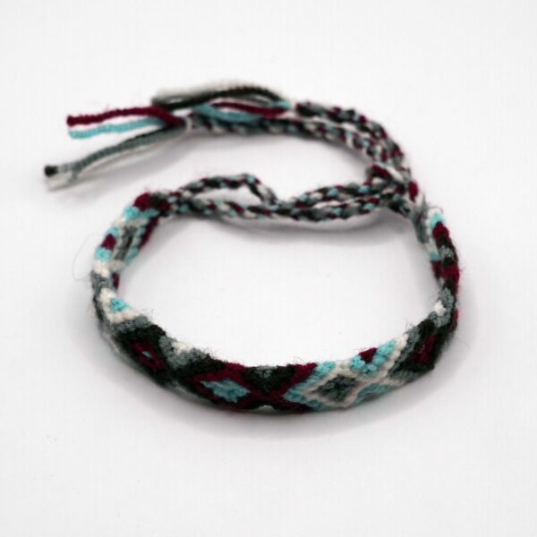 دستبند بافتنی طرحدار