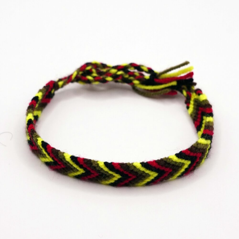 دستبند بافتنی طرحدار