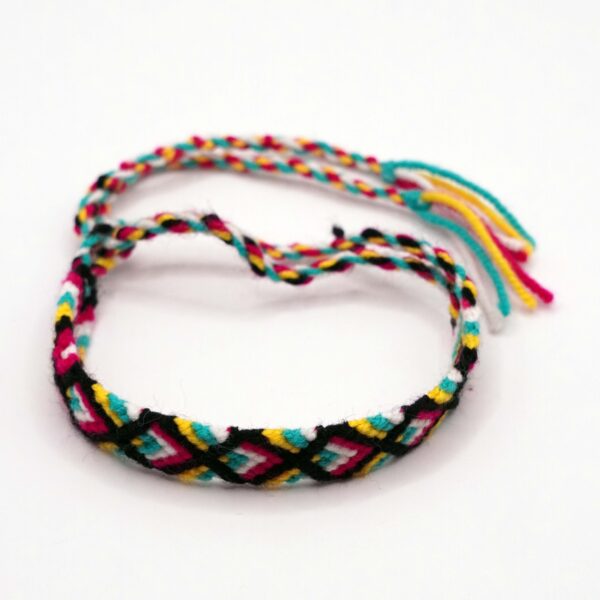 دستبند بافتنی طرحدار