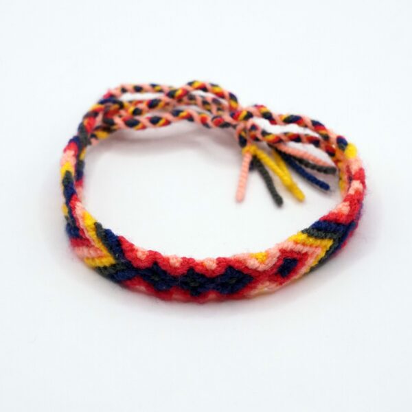 دستبند بافتنی طرحدار