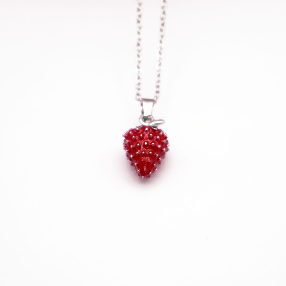 گردنبند طرح توت فرنگی