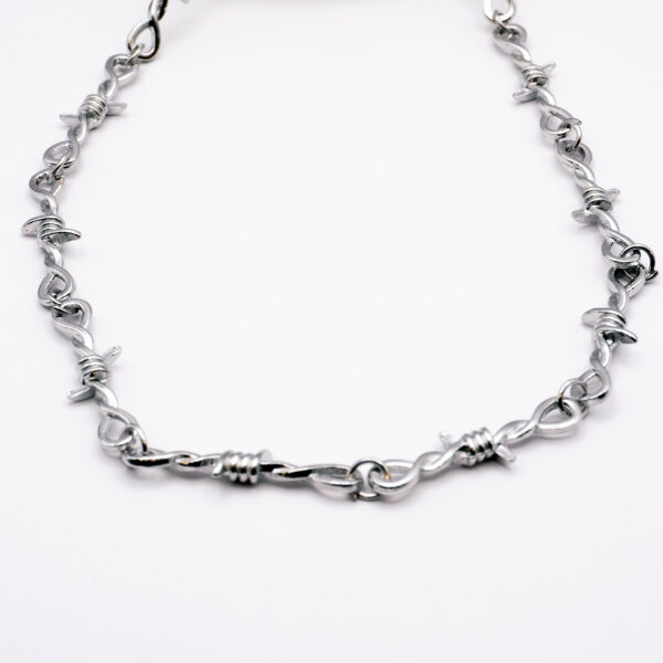 گردنبند طرح سیم خاردار