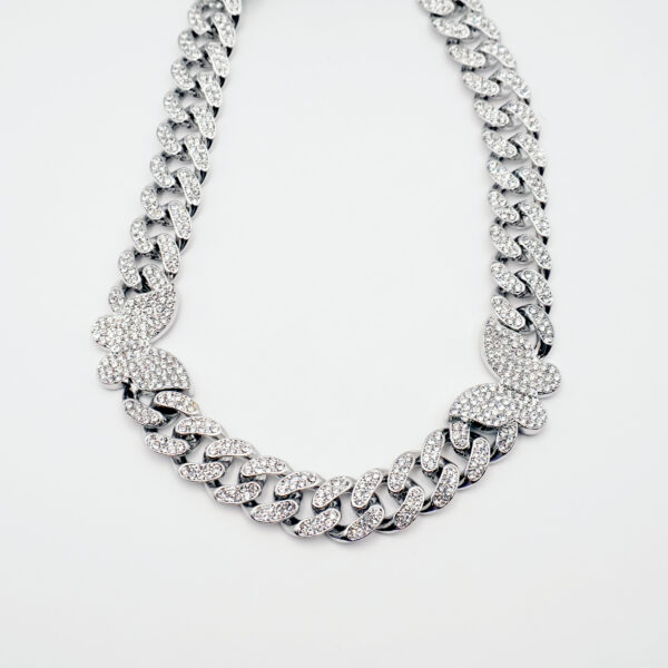 گردنبند فول نگین طرح پروانه