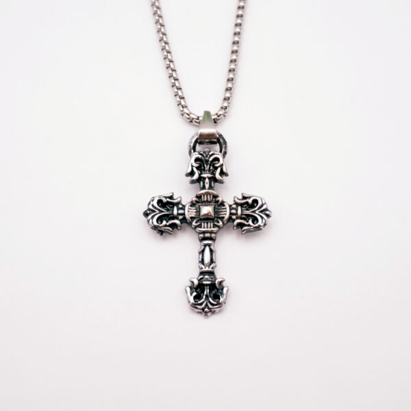 گردنبند طرح Chorome Heatrs